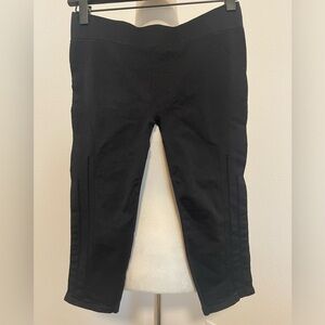 Black athletic leggings